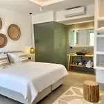 Mykonos Dot Ano Mera
