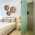 Mykonos Dot Ano Mera