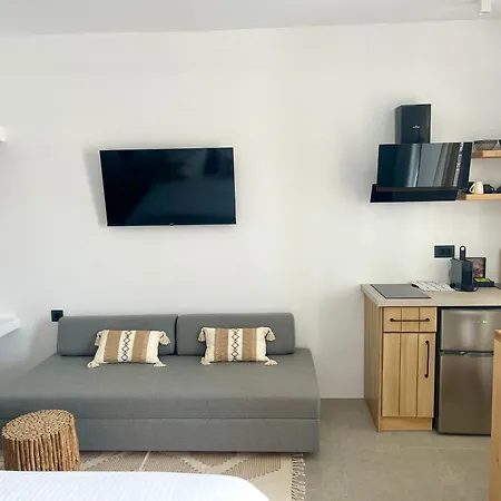 Mykonos Dot 4*
