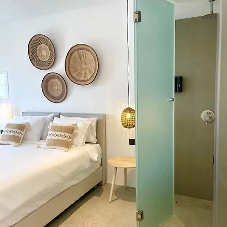 Mykonos Dot Ano Mera