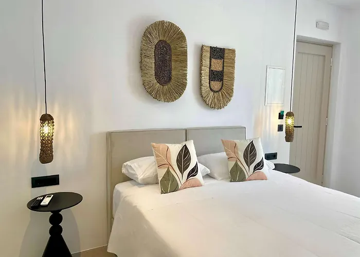 Mykonos Dot 4*